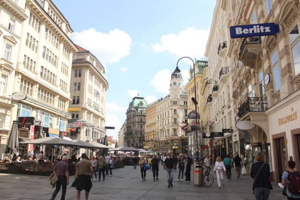istock Most famous street 1398371458