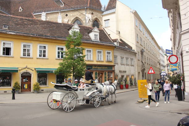 istock Horse cars 1398371480