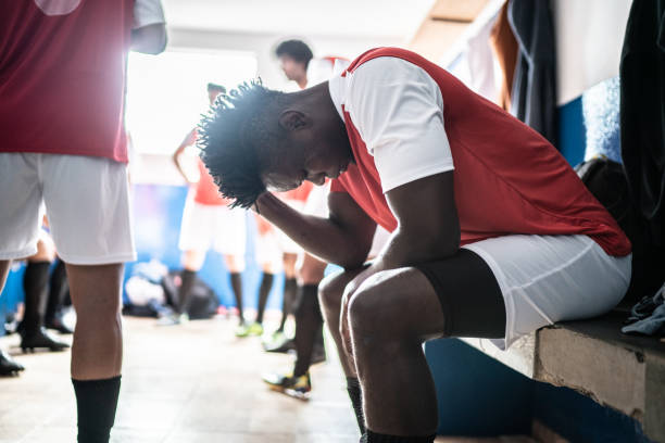 worried soccer player in the locker room - defeat imagens e fotografias de stock