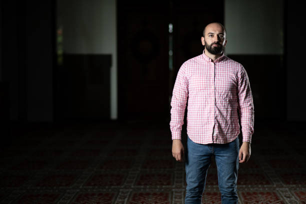 istock Young Muslim Man Praying 1398389295