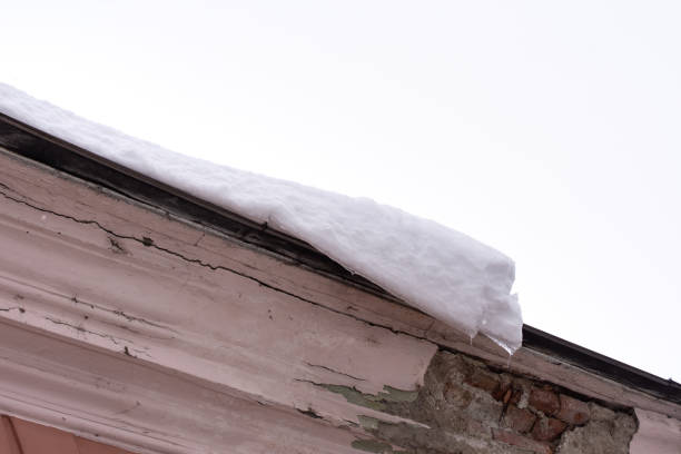 istock How to Remove Snow from the Roof,Romania,Bistrita 1398402522