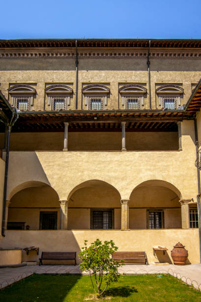 courtyard of a monastery in a sunny spring day in tuscany - museum monument silhouette tree imagens e fotografias de stock
