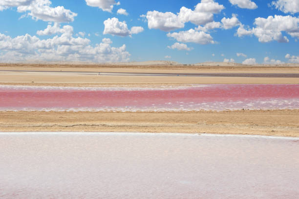 istock Oman pink and red lakes 1398433341
