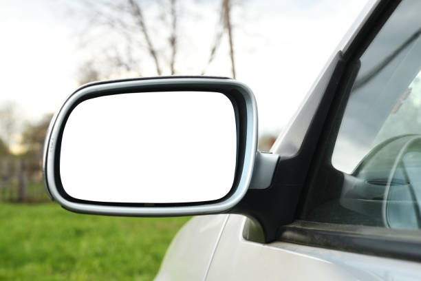 espelho lateral do carro com fundo branco isolado. espelho retrovisor lateral. - rear view mirror car mirror sun - fotografias e filmes do acervo