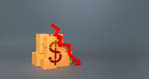 Boxes with dollar symbol and down arrow. Decrease in stocks of products. The fall in the production of goods. Worsening trade. Embargo, sanctions. Low consumption. Economic slowdown. Price reduction cajas con símbolo de dólar y flecha hacia abajo. disminución de las existencias de productos. la caída en la producción de bienes. empeoramiento del comercio. embargo, sanciones. bajo consumo. desaceleración económica. reducción de precios