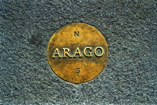 An Arago plaque next to the palais Royal, across from the Louvre Museum. These plaques were placed along Paris’ “Rose Line” in 1986. Until 1884, all east/west distances in France were measured from this meridional line.
