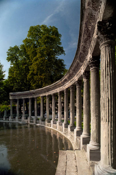 Fake Roman ruins next to an oval basin in parc Monceau.