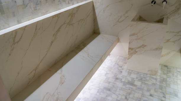 istock Classic turkish hammam. White turkish bath with marble surfaces. Marble oriental bathroom. Steam bath interior. 1398485341