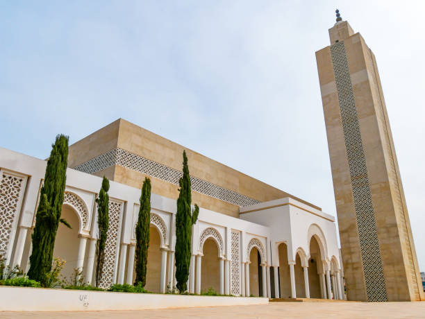 ultramoderne sheikh zayed moschee in salé marokko - full building - salé city stock-fotos und bilder