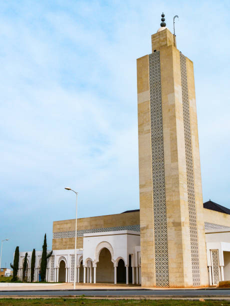 ultramoderne sheikh zayed moschee in salé marokko - vertical shot - salé city stock-fotos und bilder