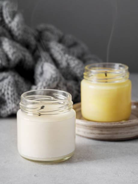 composizione con umidificatore aromatico su tavolo su sfondo grigio. spazio per il testo - aromatherapy candles foto e immagini stock