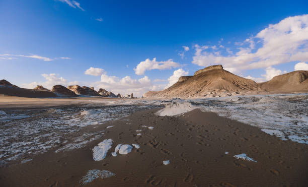istock Landscape View of the White Desert 1398519431