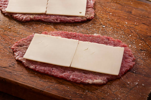 preparazione dell'involtino di manzo - steak top sirloin dinner main course foto e immagini stock