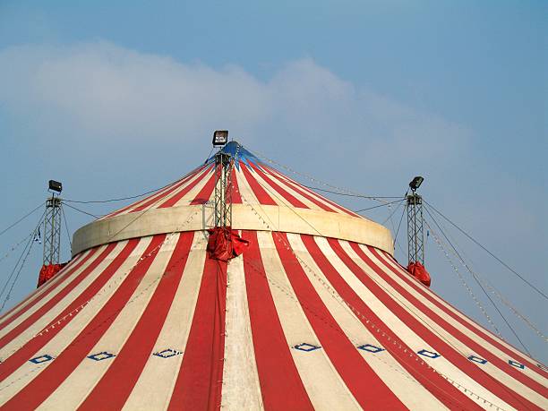 circo vermelho - circus tent fotos - fotografias e filmes do acervo