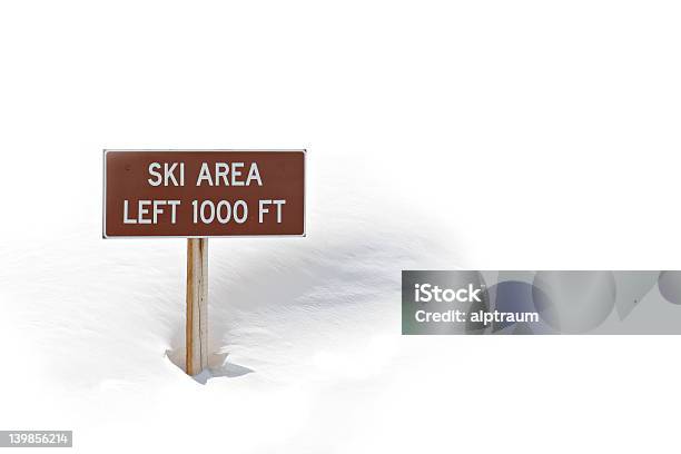 スキーリゾートで雪のサイン - クローズアップのストックフォトや画像を多数ご用意 - クローズアップ, スキー, スポーツ