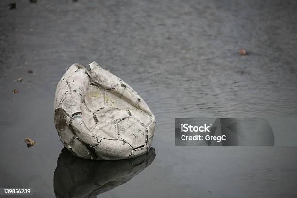 Foto de Bola De Futebol e mais fotos de stock de Deflacionado - Deflacionado, Bola, Bola de Futebol