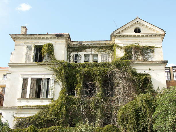 istock Deserted house in Ajaccio (Corsica) 139856402
