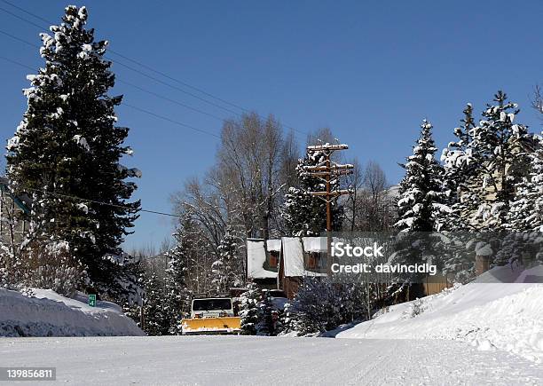 Śnieg Plough - zdjęcia stockowe i więcej obrazów Aspen - Colorado - Aspen - Colorado, Droga, Fotografika