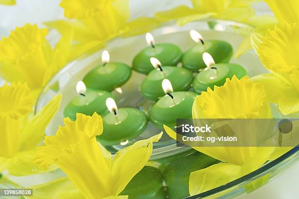 Schwimmkerzen Stockfoto und mehr Bilder von Alternative Behandlungsmethode - Alternative Behandlungsmethode, Aromatherapie, Auf dem Wasser treiben