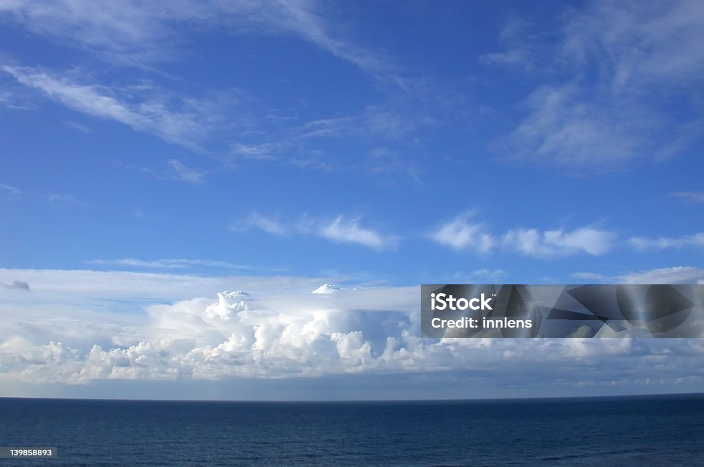 Vista para o mar - Foto de stock de Azul royalty-free