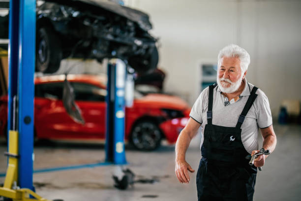 istock Insurance agent talking to a mechanic about client car 1398589802