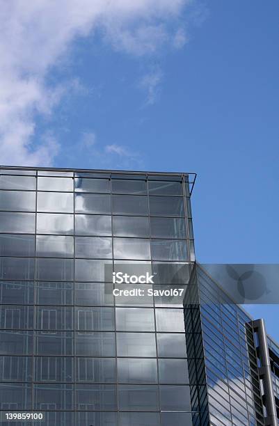 Edifício De Escritórios Nuvens - Fotografias de stock e mais imagens de Azul - Azul, Controlo, Copo