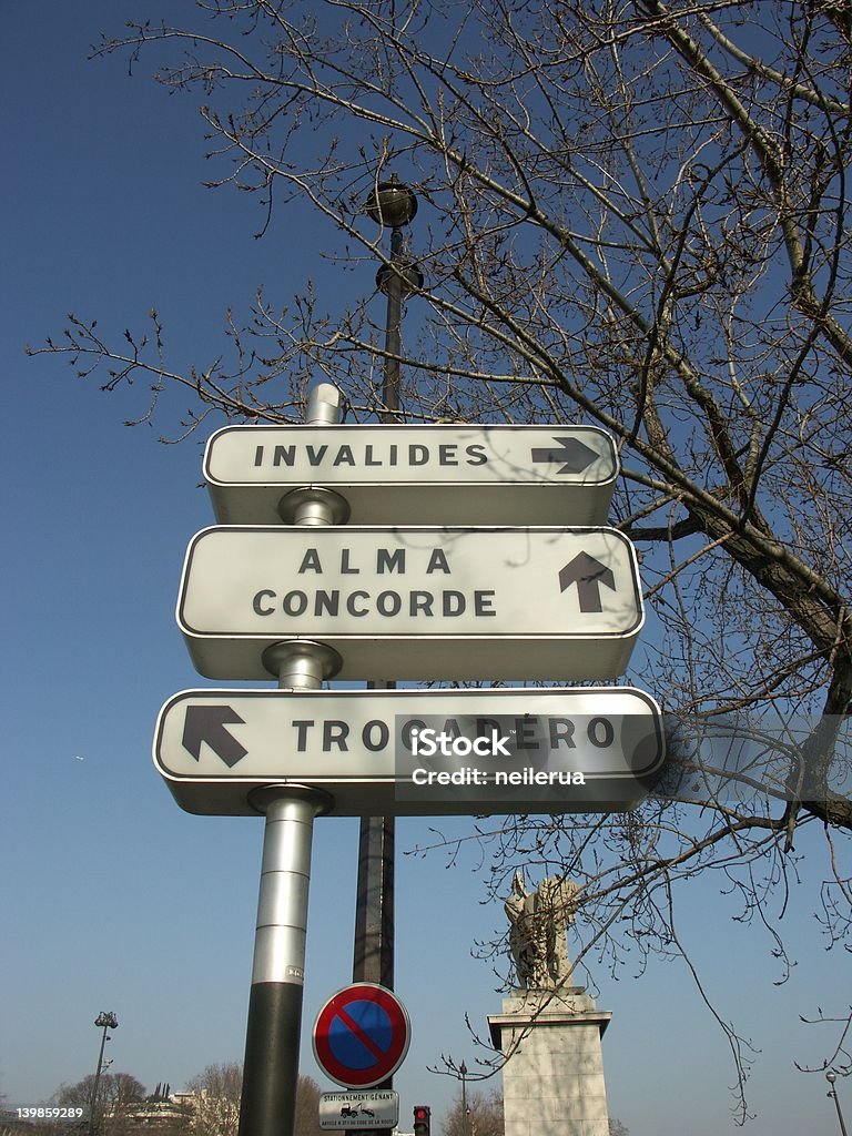 Roadsigns en París - Foto de stock de Arreglar libre de derechos