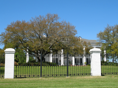 white, plantation-style governor's mansion of Louisiana