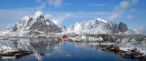 Reine W Lofoten 2 - zdjęcia stockowe i więcej obrazów Bez ludzi - Bez ludzi, Czysty, Fotografika