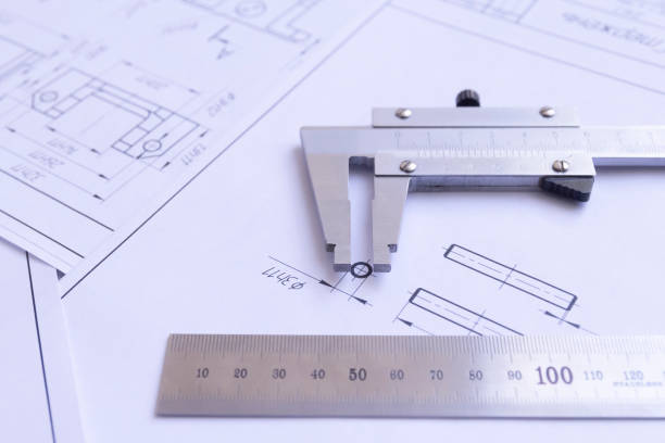 draufsicht auf ein messschieber-messwerkzeug, lineal und detailzeichnungen. technische zeichnungen, metalldetails. - mikrometer feinmessgerät stock-fotos und bilder