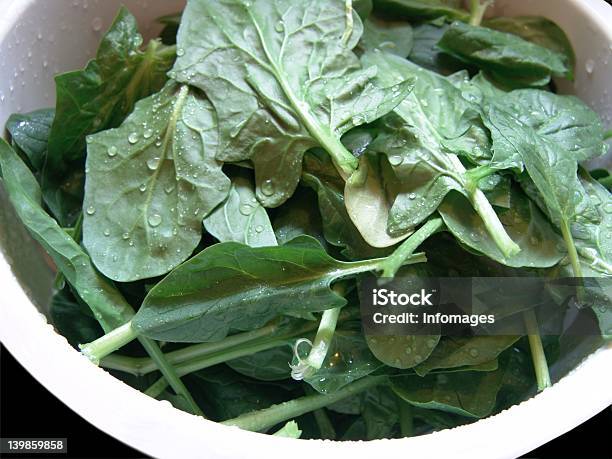 Foto de Acompanhado De Espinafre e mais fotos de stock de Alimentação Saudável - Alimentação Saudável, Branco, Comida