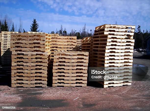 Nuovo Pallet - Fotografie stock e altre immagini di Affari - Affari, Ammucchiare, Binario della stazione della metropolitana