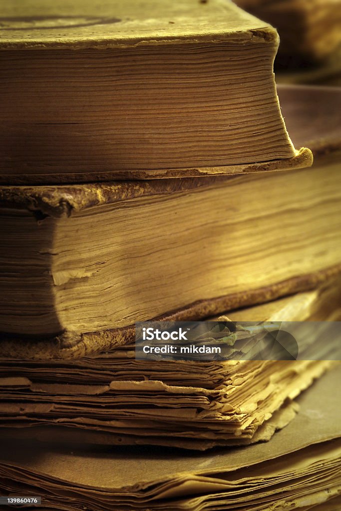 Libro antiguo - Foto de stock de Antigualla libre de derechos
