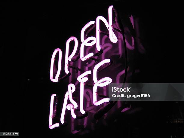 Aperto Fino A Tardi Neon Sign - Fotografie stock e altre immagini di Open-segnale inglese - Open-segnale inglese, Aprire, Leggere l'ora