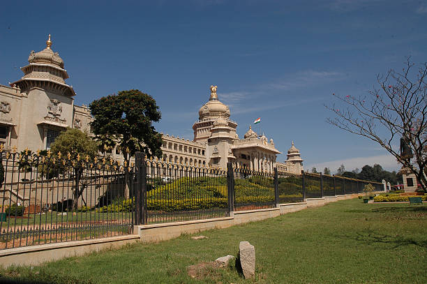 vidhana soudha, bangalore - bangalore karnataka india famous place photos et images de collection