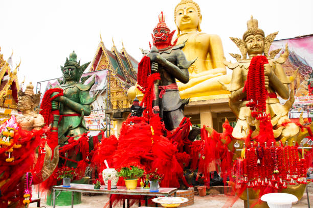 tempio wat pracha rat bamrung o rang man a kamphaeng saen a nakhon pathom, thailandia - wat thailand demon tourism foto e immagini stock