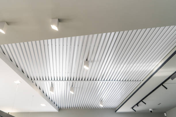 istock Ceiling with bright lights in a modern warehouse, shopping center building, office or other commercial real estate object. Directional LED lights on rails under the ceiling 1398632428