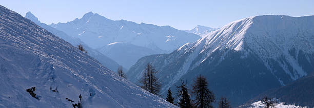 sfondo alpino - davos apres ski snow sunlight foto e immagini stock