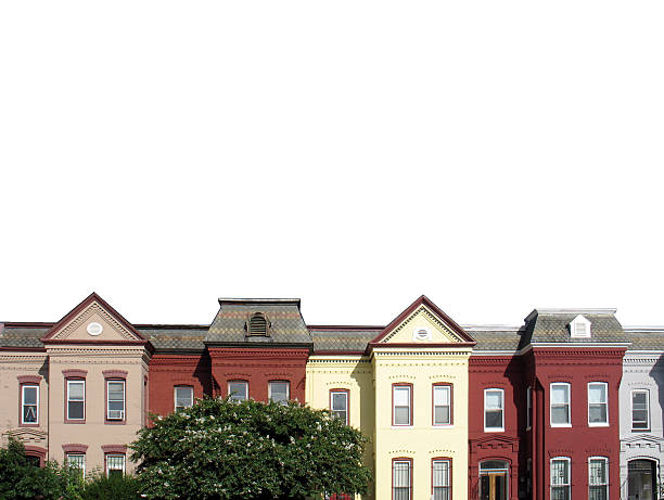 rowhouses sur blanc sur le toit - row house townhouse house in a row photos et images de collection