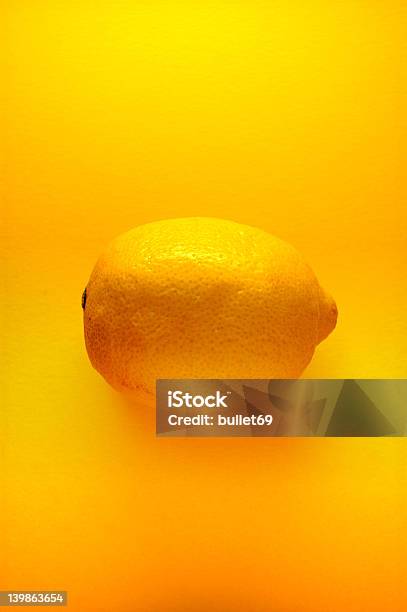 Limone - Fotografie stock e altre immagini di Acido - Acido, Composizione verticale, Crimine