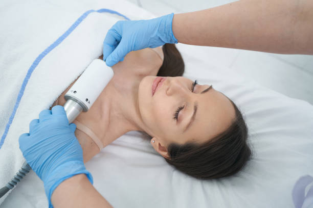 istock Spa specialist performing rejuvenation of neckline zone with Microvibration Therapy 1398637808