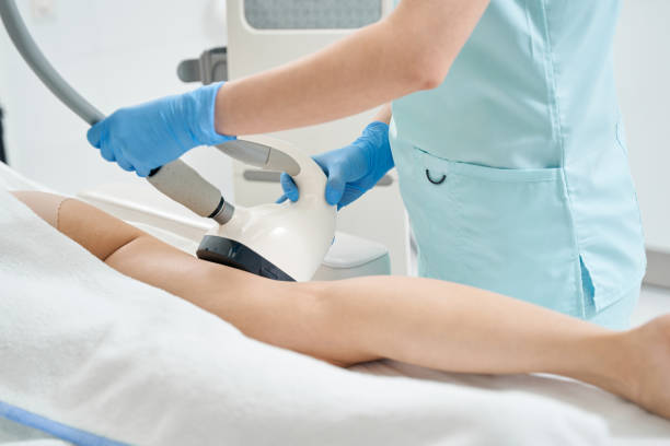 istock Beautician processing hip with vela shape apparatus 1398637932