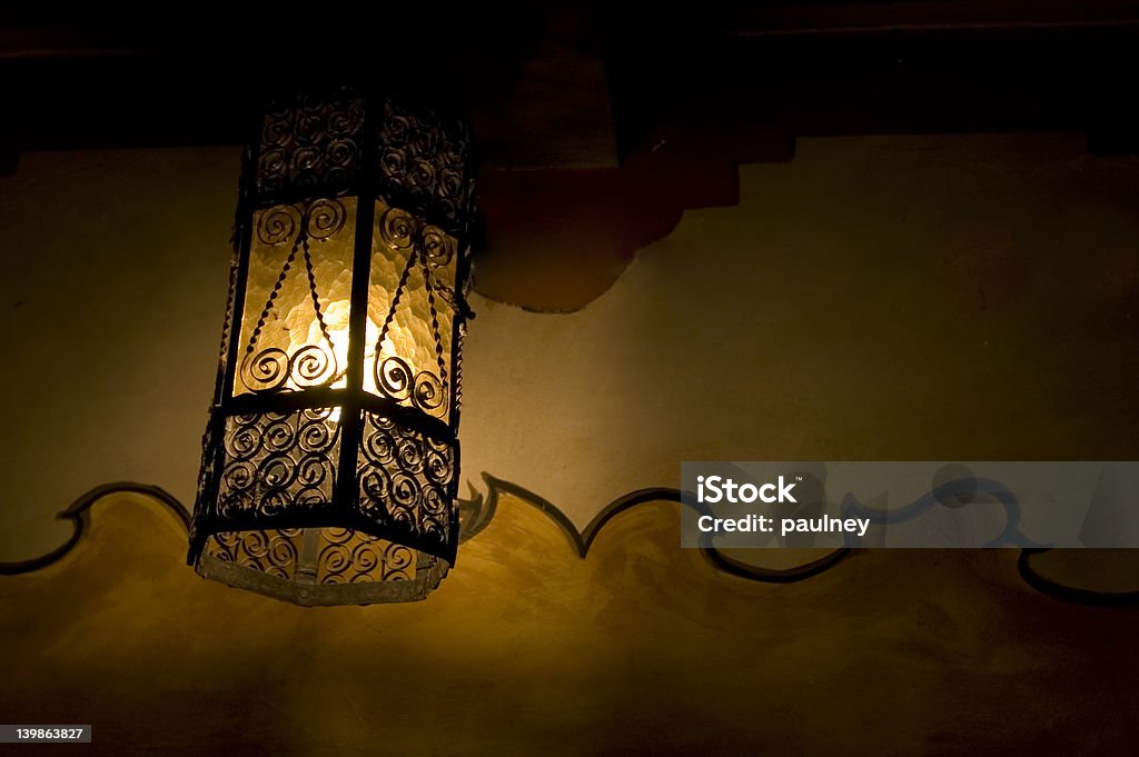 Linterna en Carmel Mission - Foto de stock de Amarillo - Color libre de derechos
