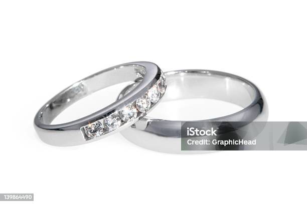 Foto de Faixas De Casamento e mais fotos de stock de Aliança de noivado - Aliança de noivado, Diamante - Pedra preciosa, 18-19 Anos