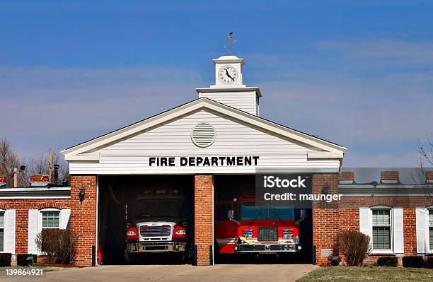 Photo libre de droit de Urban Caserne De Pompiers House banque d'images et plus d'images libres de droit de Caserne de pompiers - Caserne de pompiers, Prise de vue en extérieur, Bureau - Lieu de travail