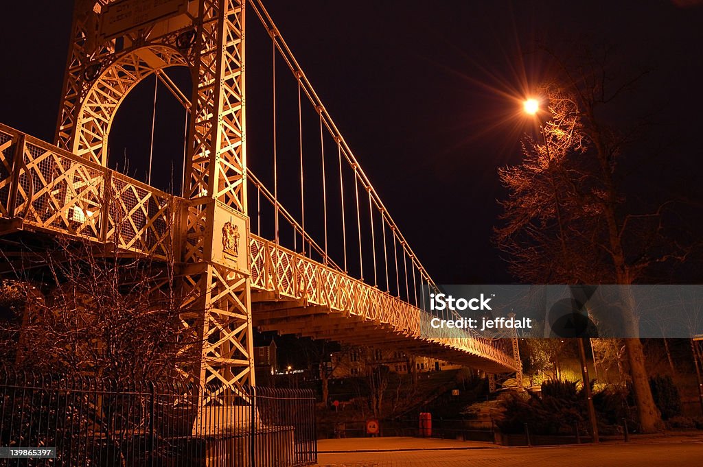 Puente colgante en la noche - Foto de stock de Acero libre de derechos