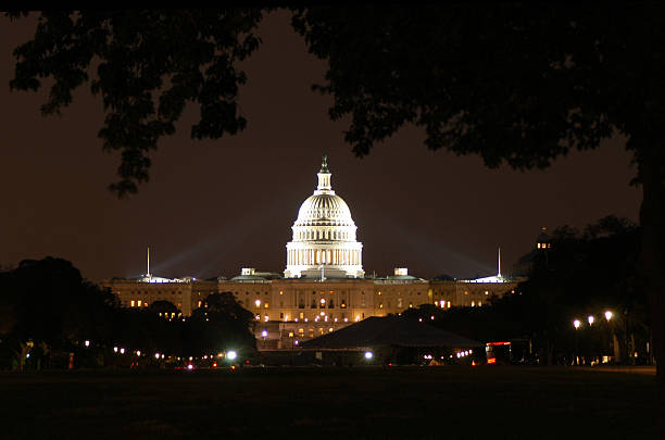 u.s.  capitol à noite - columbia missouri imagens e fotografias de stock