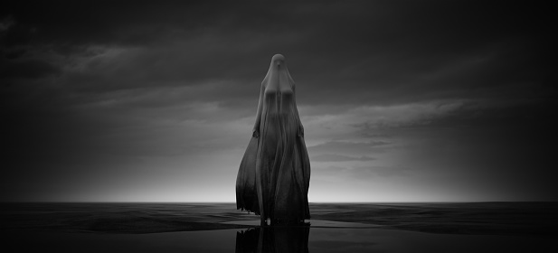 Espeluznante fantasma flotante Mujer Sábana soplando en el viento Mojado Playa Body Snatcher Anochecer Paranormal Blanco y Negro photo