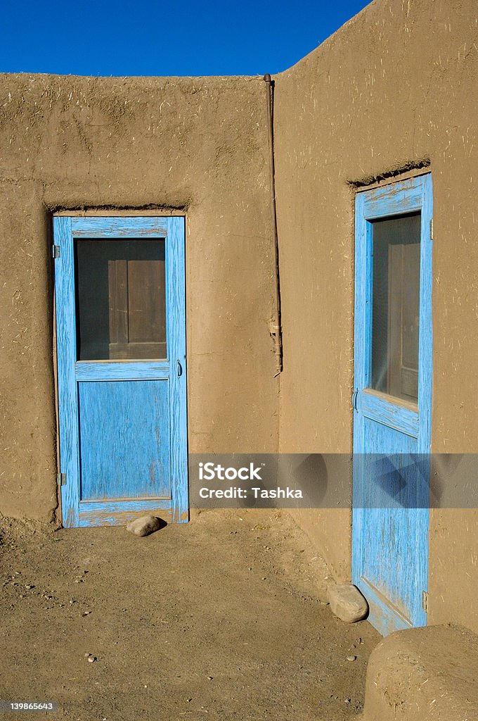 Blue portas - Foto de stock de Adobe royalty-free