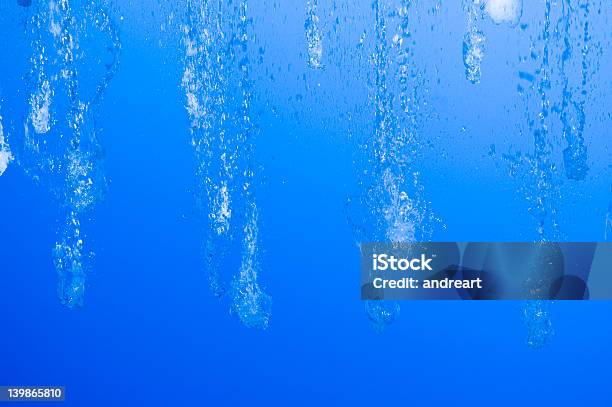 Debajo Del Agua Foto de stock y más banco de imágenes de Abstracto - Abstracto, Azul, Borde del agua